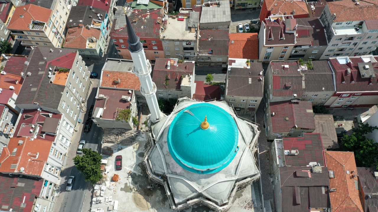 Çakar, özellikle caminin inşaatında ihtiyaç duydukları birçok malzemenin karşılanmasında Bağcılar Belediyesinin kendilerine ciddi desteklerde bulunduğu dile getirdi. 