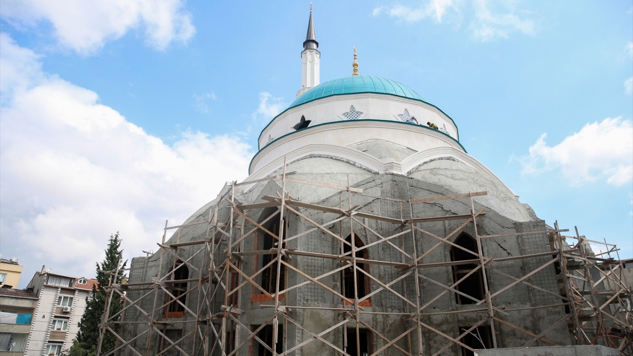 Ulvi Çakar ayrıca bölgede kentsel dönüşüm nedeniyle çok sayıda yeni konut yapıldığını ve vatandaşların ibadet ihtiyaçlarına civardaki camilerin yetmediğini, bu nedenle biran önce inşaatını tamamlayarak camiyi ibadete açmak istediklerini dile getirdi.