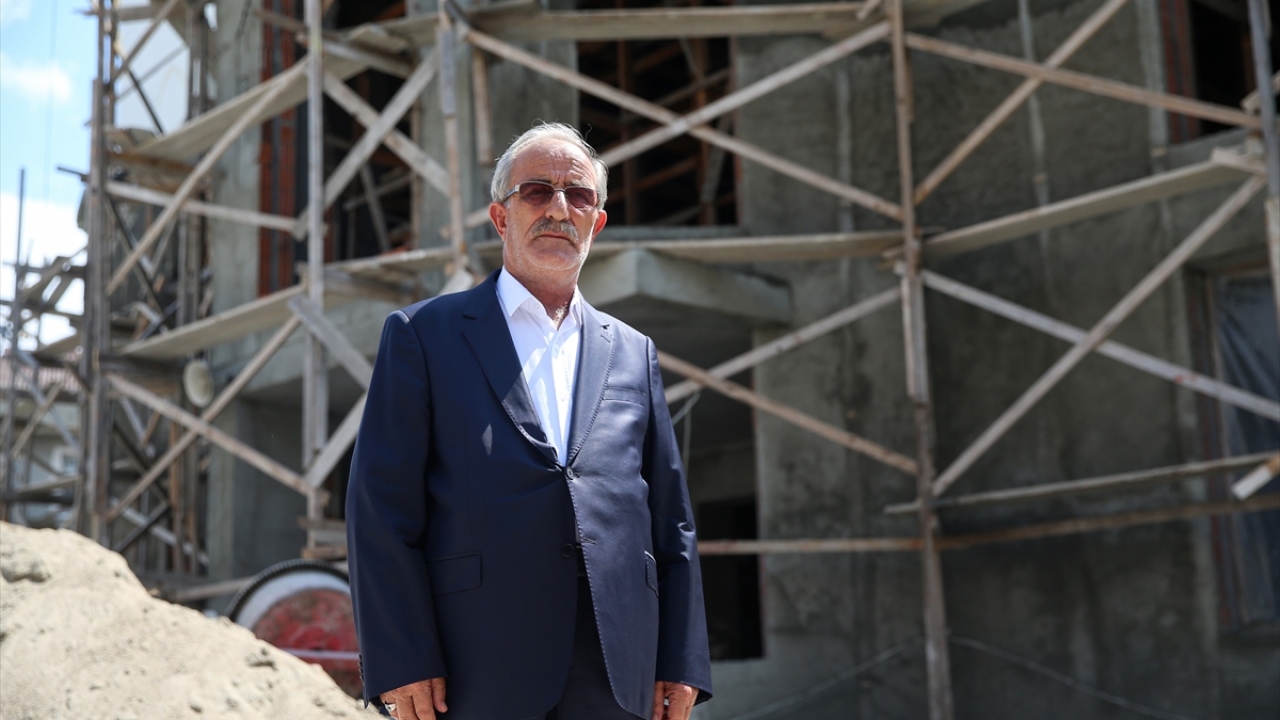 Bedir Camii ve Kur`an Kursu Yaptırma ve Yaşatma Derneği Başkanı Ulvi Çakar, yaptığı açıklamada, caminin inşasını Bağcılar Belediyesi ve İlçe Müftülüğü ile koordineli bir şekilde yürüttüklerini söyledi. 