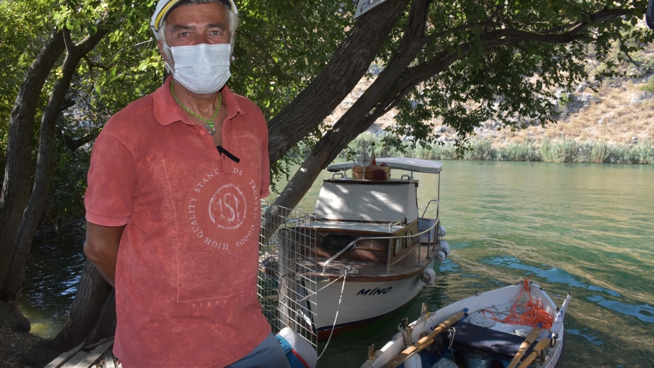 Sandalıyla bütün koyları tek tek gezerek fotoğrafladığını ve izlenimlerini yazdığını vurgulayan Ürkmez, şunları kaydetti: