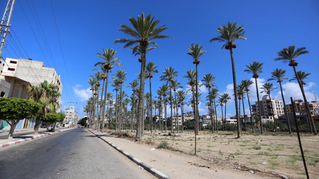 Duyurunun ardından Deyr Balah kentinde cadde ve sokakların boş olduğu görüldü.