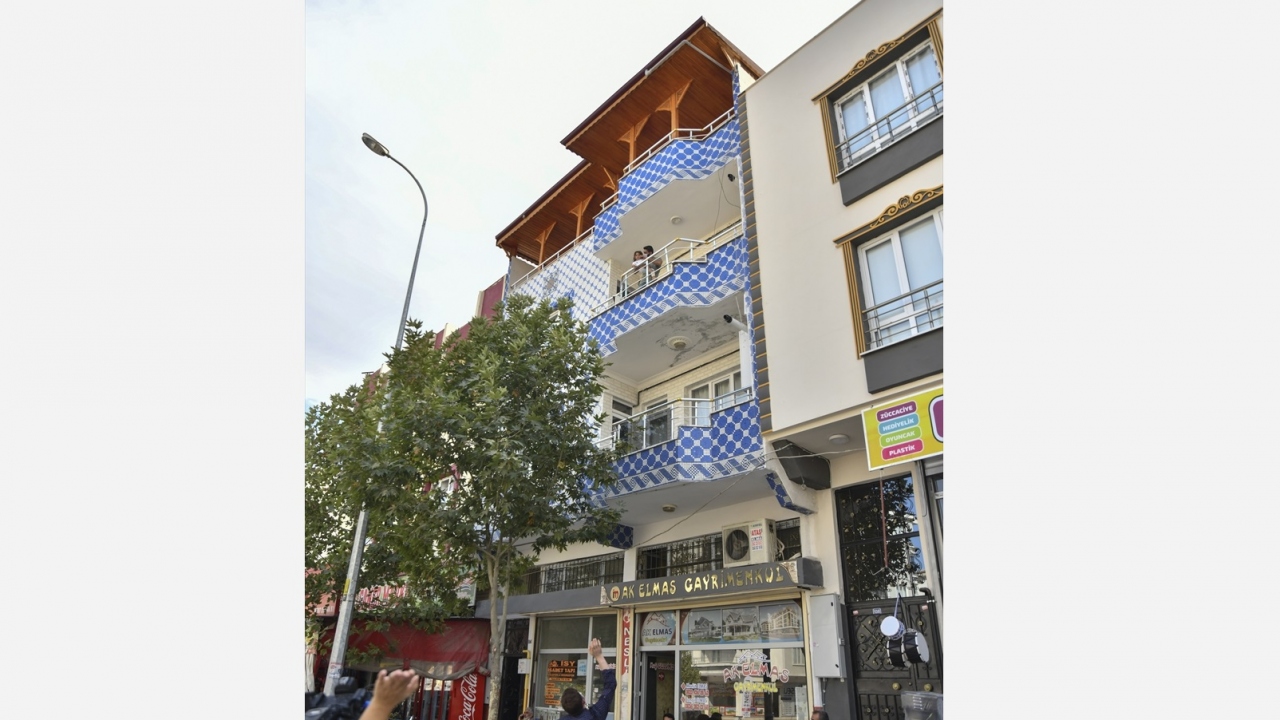 Olay sonrası küçük çocukla buluşan İsmail Elmas, Abdulkadir Hiloaccuri ile yakından ilgilendi.