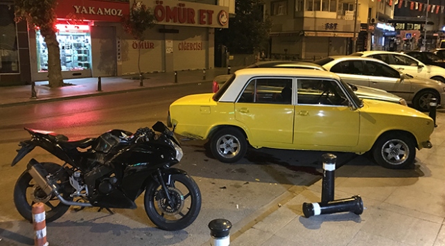 Kartal'da park halindeki otomobile çarpan motosikletin sürücüsü öldü