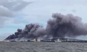 Kasırganın vurduğu Louisiana'da kimya fabrikasında yangın çıktı