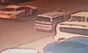 Gasp edilen parasını kurtarmak için metrelerce sürüklendi