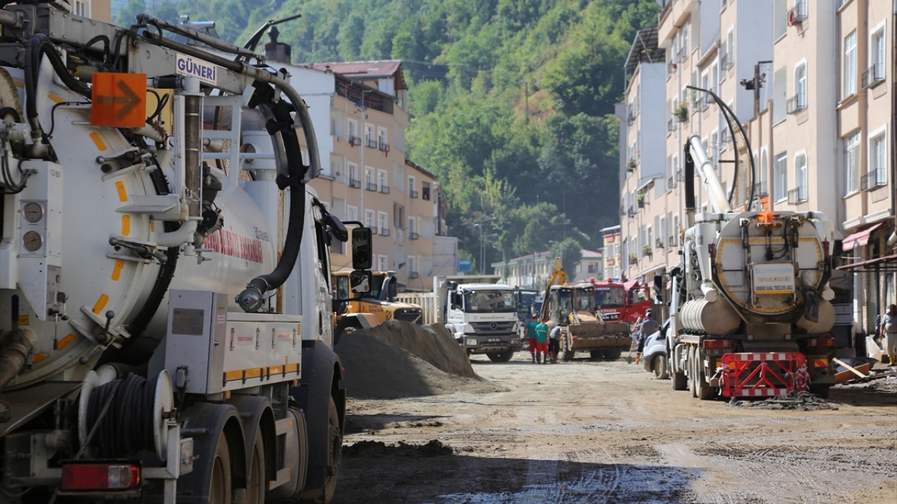 Vatandaşlar, belediye hoparlöründen yapılan anonsla, musluklardan akan suyu, içme suyu olarak kullanmamaları yönünde uyarılıyor.