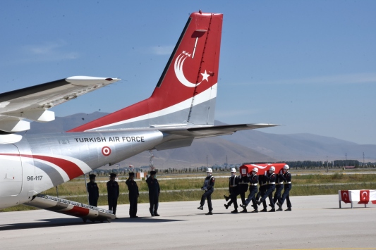 Şehit Uzman Çavuş Çetin Ak için Erzurum'da tören düzenlendi