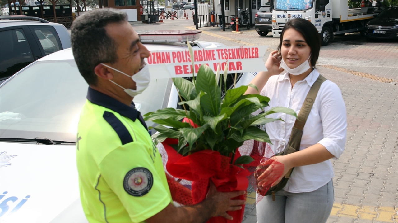 Muğla Sıtkı Koçman Üniversitesi Özel Eğitim Öğretmenliği Bölümünü kazanan Uçar, trafik polisi Eryılmaz`ı da unutmadı. 