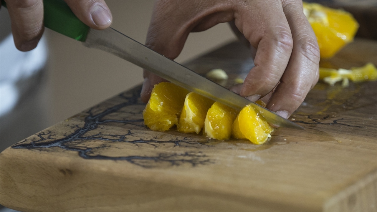 Hadis kaynaklarına göre, Hazreti Nuh`un gemisinin tufandan kurtulması ve Hazreti Musa`nın Kızıldeniz`den geçerek İsrailoğulları`nı Firavun`dan kurtarması hadiseleri de bugünde gerçekleşti.
