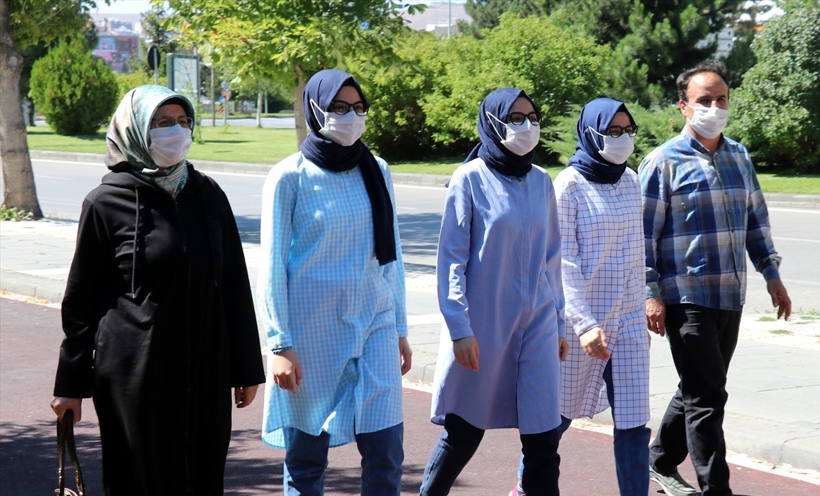 Elif Köksal da üçüzlerin annesi olmaktan dolayı çok mutlu olduğunu ifade etti.