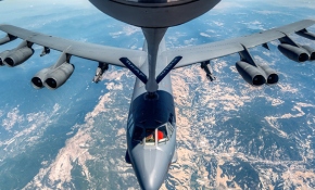 Türk tanker uçakları ABD uçağına Ege'de yakıt ikmali yaptı