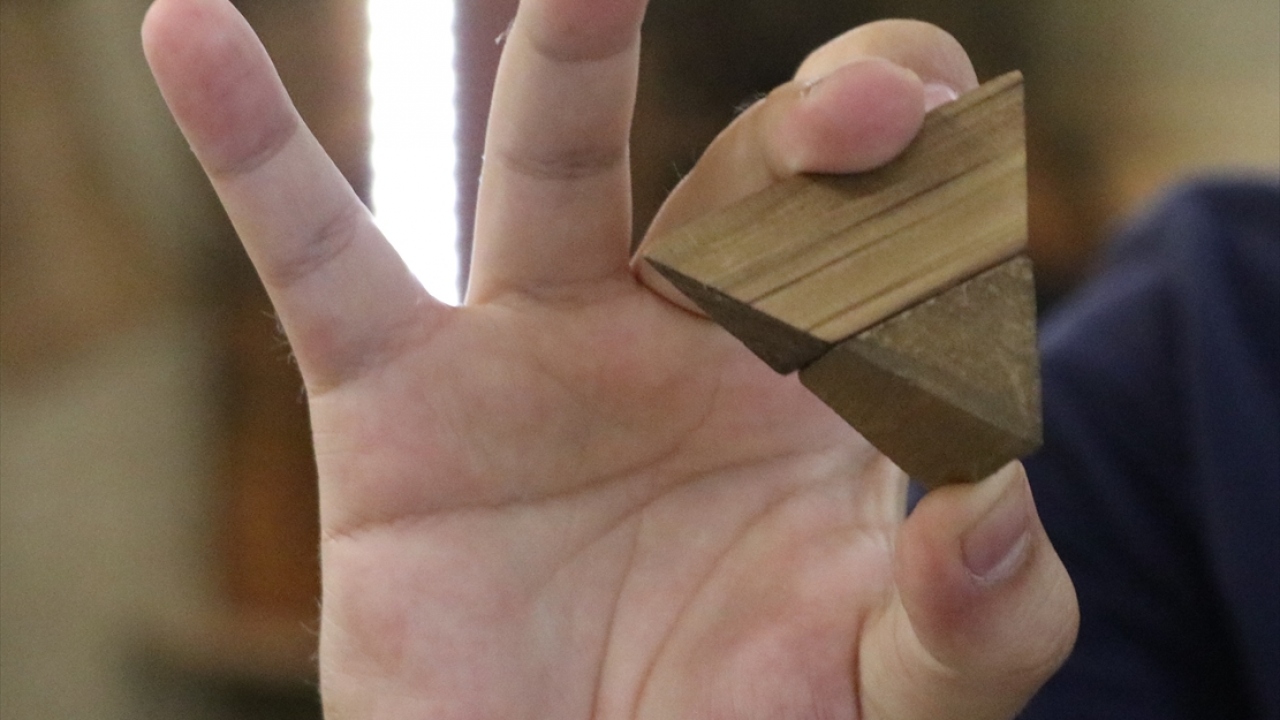 Arkadaşları vasıtasıyla zeka oyunlarıyla tanıştığını ifade eden Gökgöz, yaptığı araştırmalar sonucunda oyunların merkezinin Uzak Doğu olduğunu öğrendiğini ifade etti.