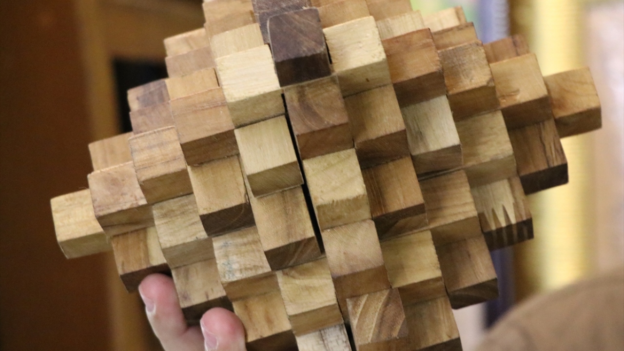 Yiğit Güneş de oyunların beyni zorlamasına rağmen eğlenceli olduğunu belirtti.