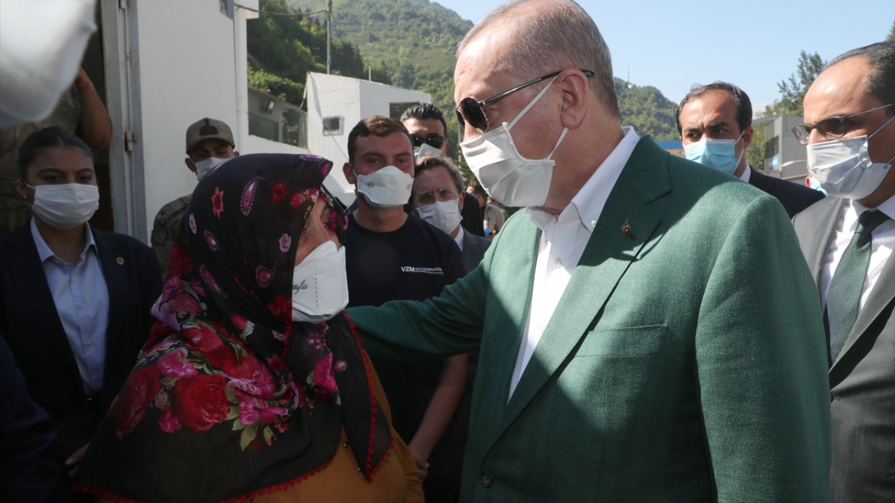 Erdoğan, vatandaşlarla sohbet etti.