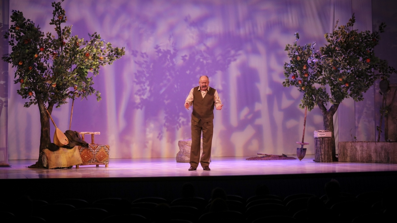 Aşık Veysel için bağlama dersi aldı