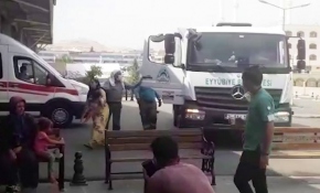 Şanlıurfa'da rahatsızlanan çocuk çöp kamyonuyla hastaneye yetiştirildi