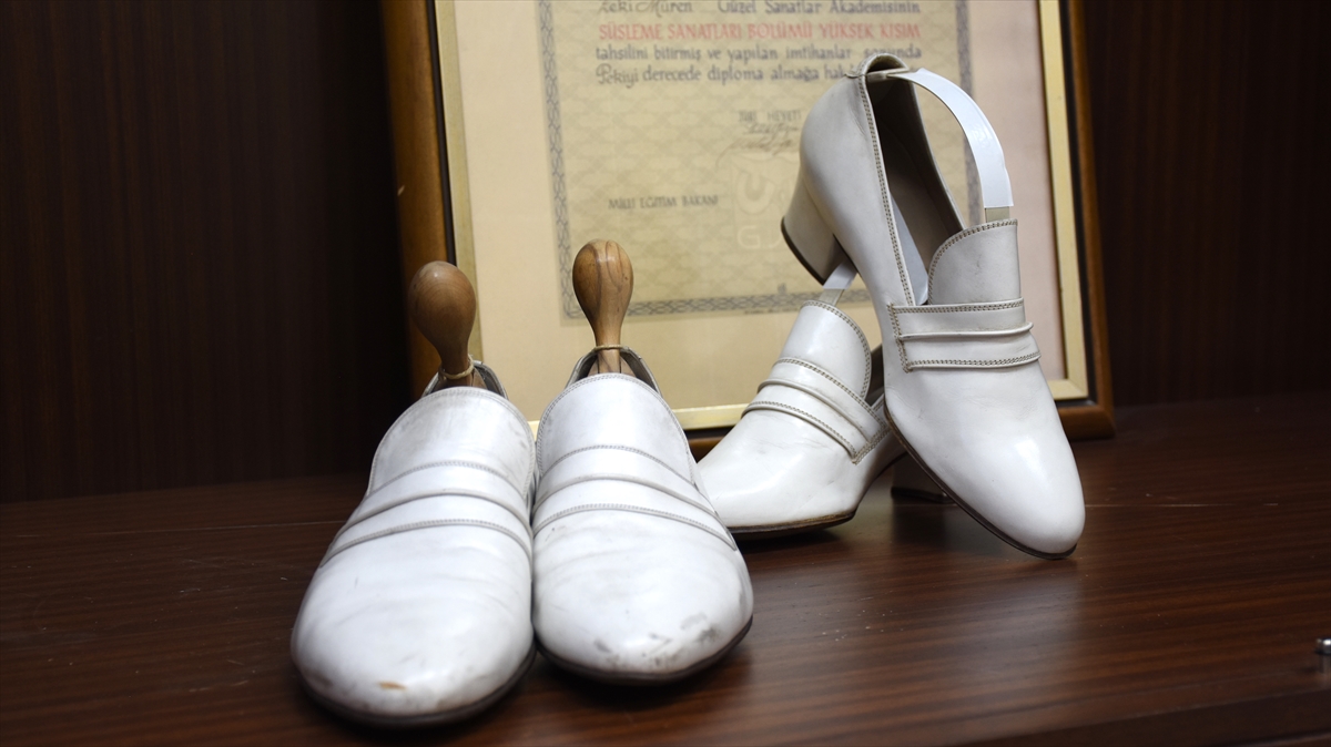 Zeki Müren`in birbirinden değerli eşyalarını ve kıyafetlerini herkesin görmesini istediklerini belirten Ayaz, şöyle devam etti: