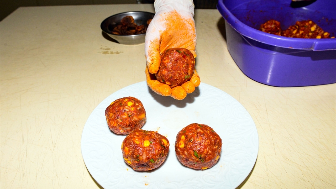 "Taş köftesi kaybolmaya yüz tutmuş lezzetimizdir"