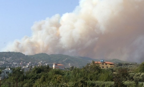 Hatay'da yangın yerleşim yerlerini tehdit ediyor: Bir mahalle boşaltıldı