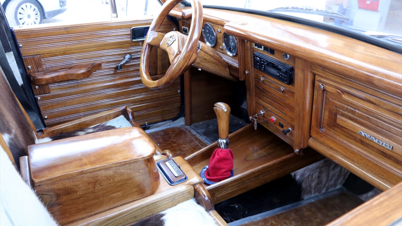 Ahşap ustası Mustafa Maraz, babasının, mesleği başkasının yanında öğrenmesini istediği için küçük yaşlarda İstanbul`a gittiğini, burada mesleği öğrendiğini söyledi.