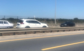 Ters yöne geri geri giden araç böyle görüntülendi