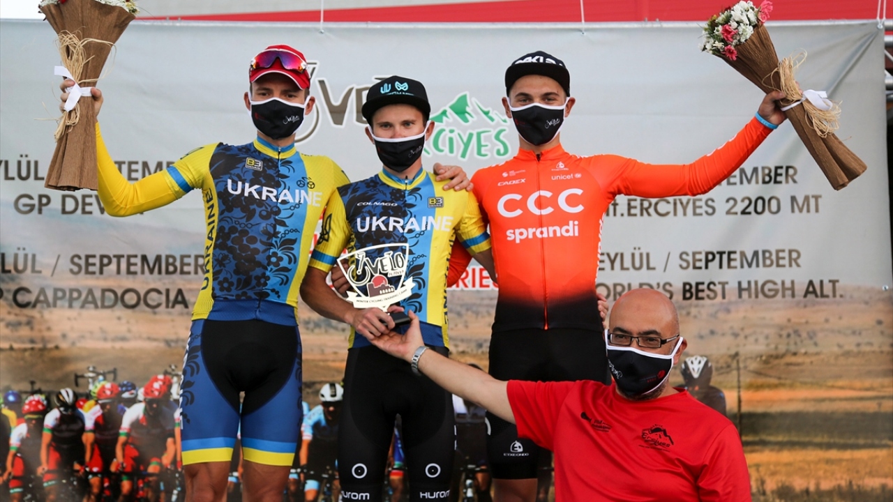 Müsabakalarda dereceye giren sporculara düzenlenen törenle ödülleri verildi. Ödülleri Kayseri Erciyes AŞ Yönetim Kurulu Başkanı Dr. Murat Cahid Cıngı takdim etti.