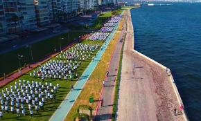 Ülkücü gençler İzmir'de 12 Ada için yürüdü