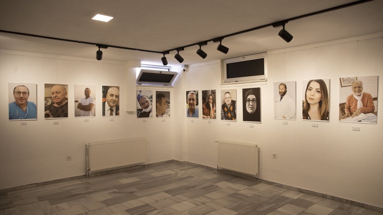 Çalışmalarını 3 Ağustos`ta tamamlayarak fotoğrafları baskıya gönderdiklerini belirten Sarıgül, "İnanılmaz bir dönemdeyiz. Umarım bu dönemi en kısa zamanda atlatır ve sağlıklı günlerimize döneriz." dedi.