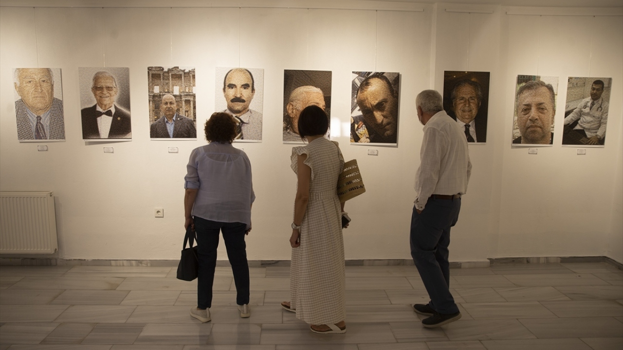 Davetlilerin salona 4 kişilik gruplar halinde alındığı sergi, 25 Ekim`e kadar görülebilecek.