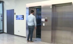Koronavirüse karşı sesli komutla çalışan asansör