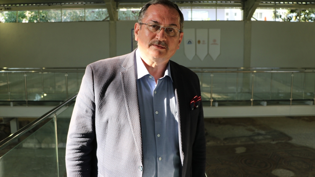 İl Kültür ve Turizm Müdürü Seydihan Küçükdağlı, Germanicia Antik Kenti`ndeki taban mozaiklerinin ziyaretçilere açılmasının mutluluğunu yaşadıklarını söyledi.