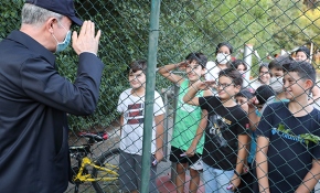 Bakan Akar'ın çocuklarla renkli sohbeti