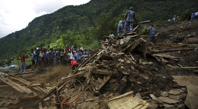 Nepalde toprak kayması: 6 ölü, 26 kayıp