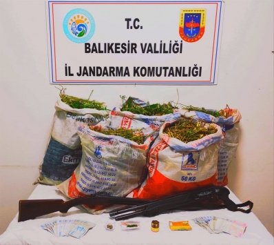 Ayvalıktaki uyuşturucu operasyonunda 5 şüpheli gözaltına alındı