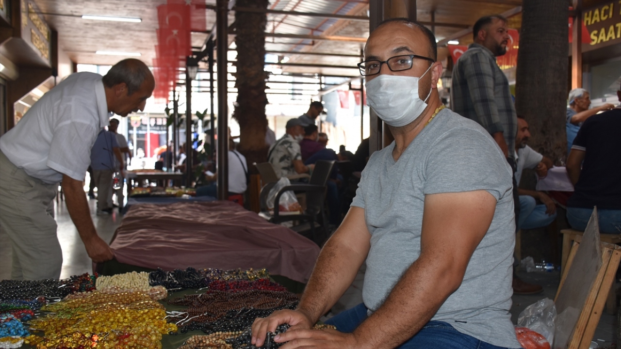 Konya`dan geldiğini belirten Mehmet Arıcı, pazarı kuranlara teşekkür ederek kendilerine iş imkanı sunduğunu dile getirdi. 