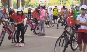 EBA'da derslerini aksatmayan 400 öğrenciye bisiklet hediyesi