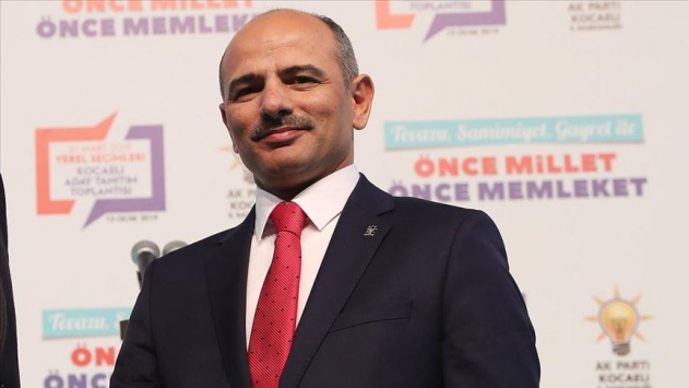 COVID-19u yenen başkan makamına geri döndü