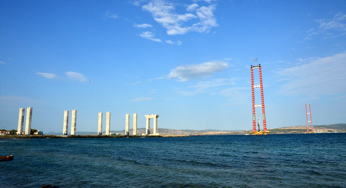 Ulaştırma ve Altyapı Bakanı Adil Karaismailoğlu, 400 kilometre uzunluğundaki Kuzey Marmara Otoyolu`nun yapımının 21 Aralık`ta tamamlanacağını bildirdi.