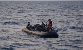 Hollanda basını: Yunanistan göçmenleri ölüme terk ediyor