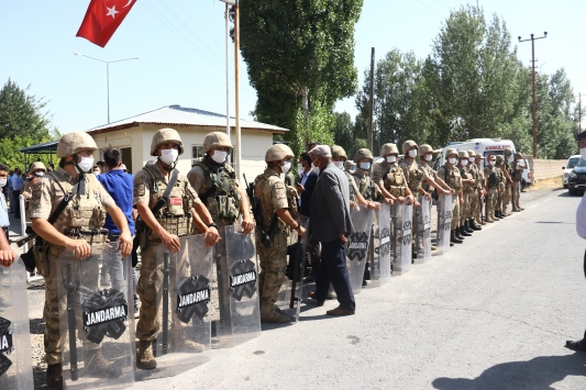 Dinardaki kavgada ölen inşaat işçisi Vanda toprağa verildi