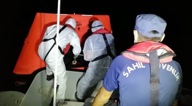 Muğlada Türk kara sularına itilen 9 kişi kurtarıldı