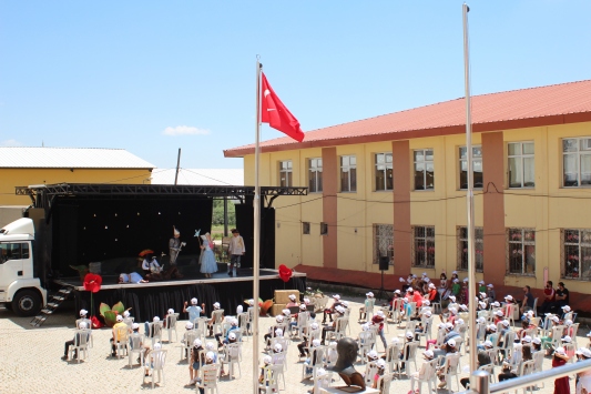 Devlet Tiyatroları, hiç oyun izlememiş 12 bin çocuğu bu yaz tiyatroyla buluşturdu