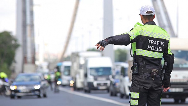 İstanbul'daki trafik uygulamasında 2 bin 64 araca ceza kesildi