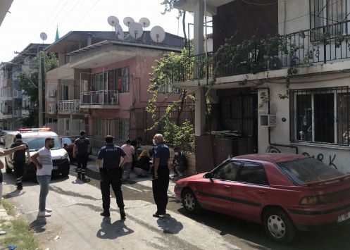 İzmirde eşiyle tartışan kişi evinde yangın çıkardı