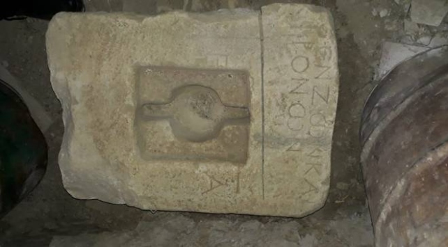 Evinde Roma dönemine ait çeşme taşı bulundu
