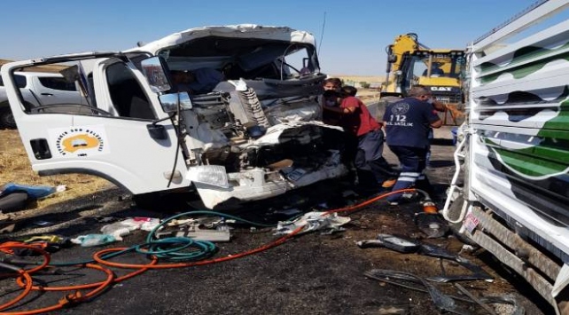 Diyarbakır'da temizlik aracı pikapla çarpıştı: 2 ölü, 2 yaralı