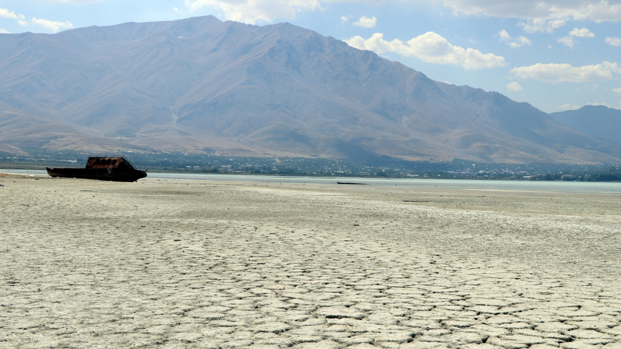 "Gölde, yatayda 200 metre çekilme var"