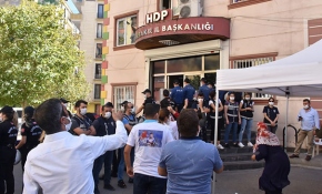 HDP'liler evlat nöbetindeki ailelere hakaret etti