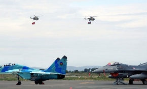 Türk F-16'ları Azerbaycan semalarında uçuş yaptı