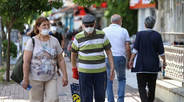 Antalya'da 65 yaş ve üzeri vatandaşların sokağa çıkış saatleri değişti